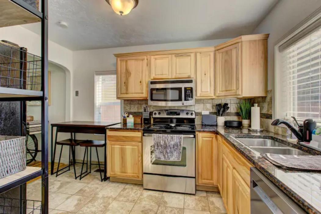 Home Sweet Idahome, Feels Like Home With All The Decor You Wish You Could Afford King Bed In Master, Fully Fenced Dog Friendly Yard, A Few Blocks From Bsu And Downtown Boise, Your Perfect Stay! エクステリア 写真