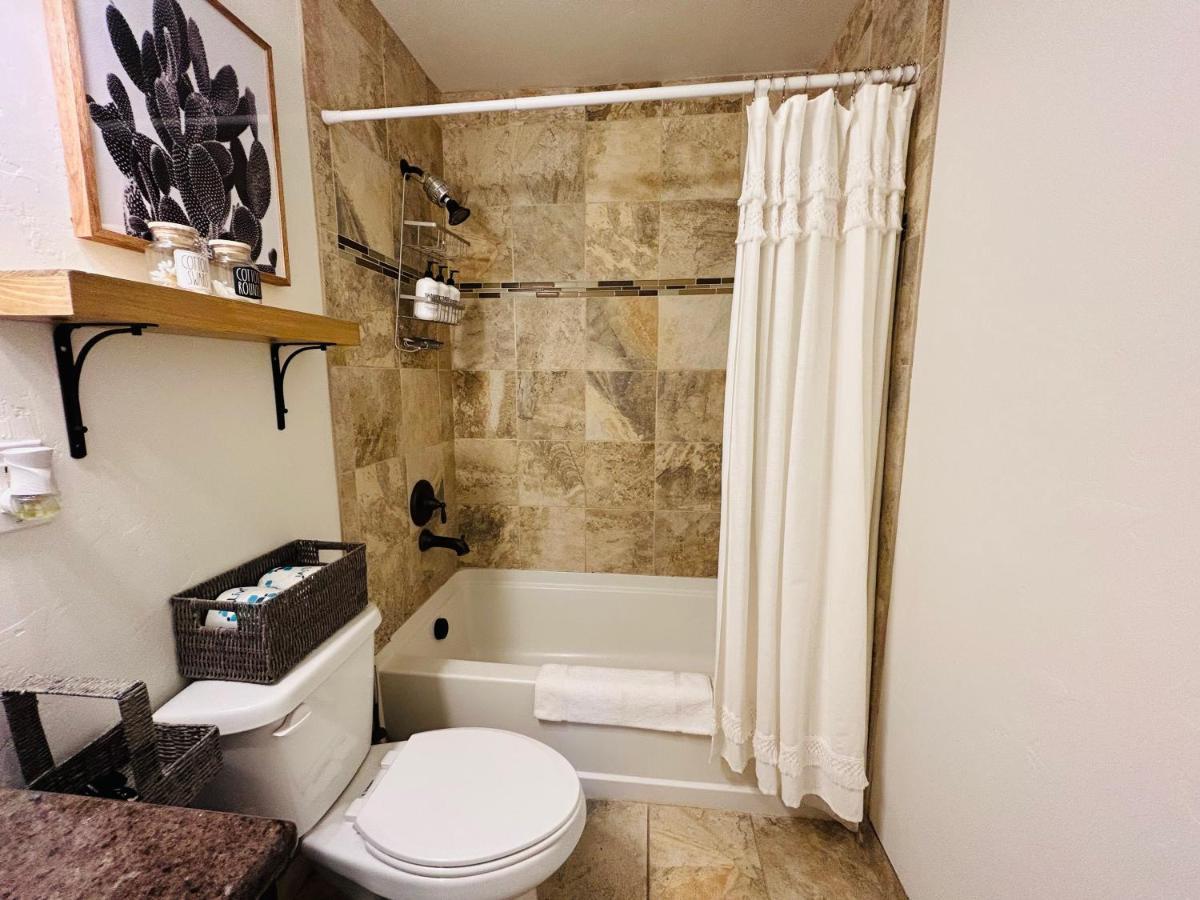 Home Sweet Idahome, Feels Like Home With All The Decor You Wish You Could Afford King Bed In Master, Fully Fenced Dog Friendly Yard, A Few Blocks From Bsu And Downtown Boise, Your Perfect Stay! エクステリア 写真